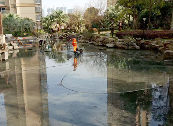 石楼景观池淤泥清理
