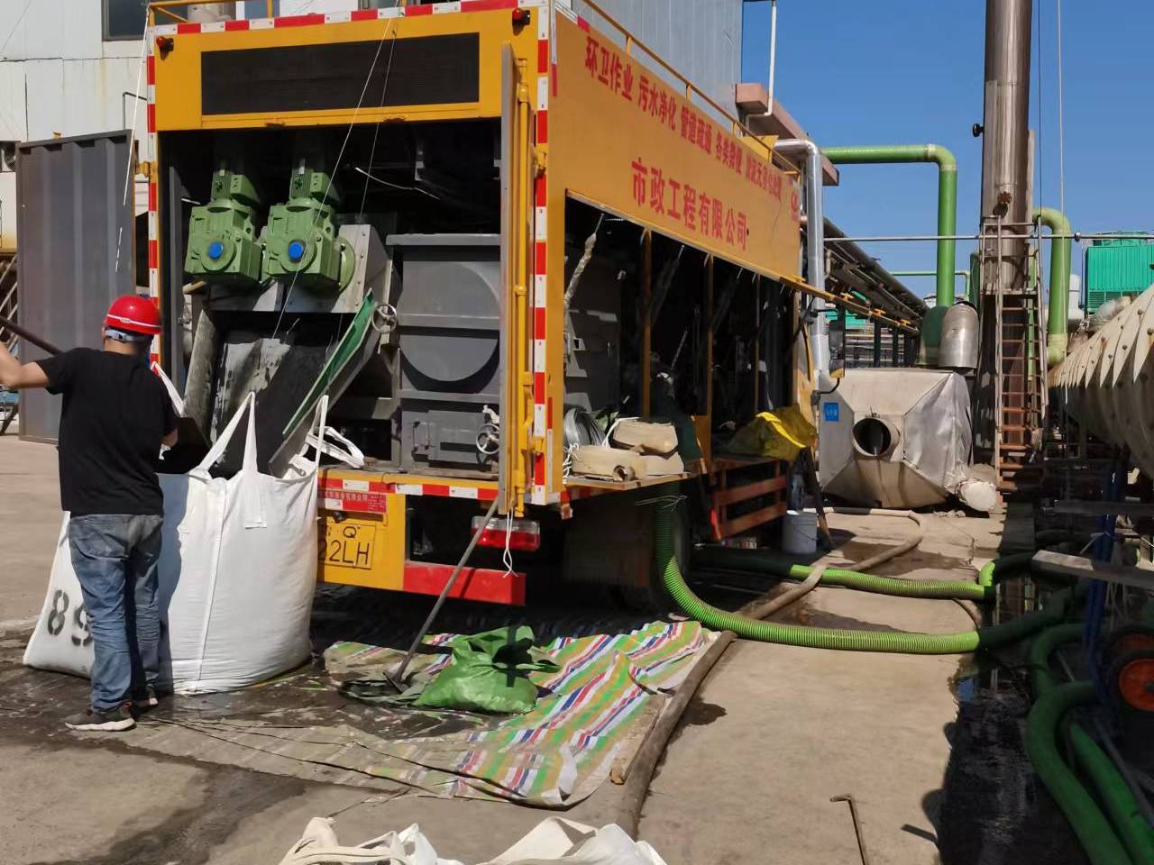 石楼淤泥压干处理